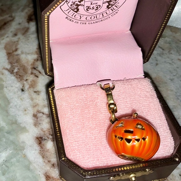 RARE AUTHENTIC RETIRED JUICY COUTURE JACK-O-LANTERN HINGED TOP CANDLE - Picture 9 of 11